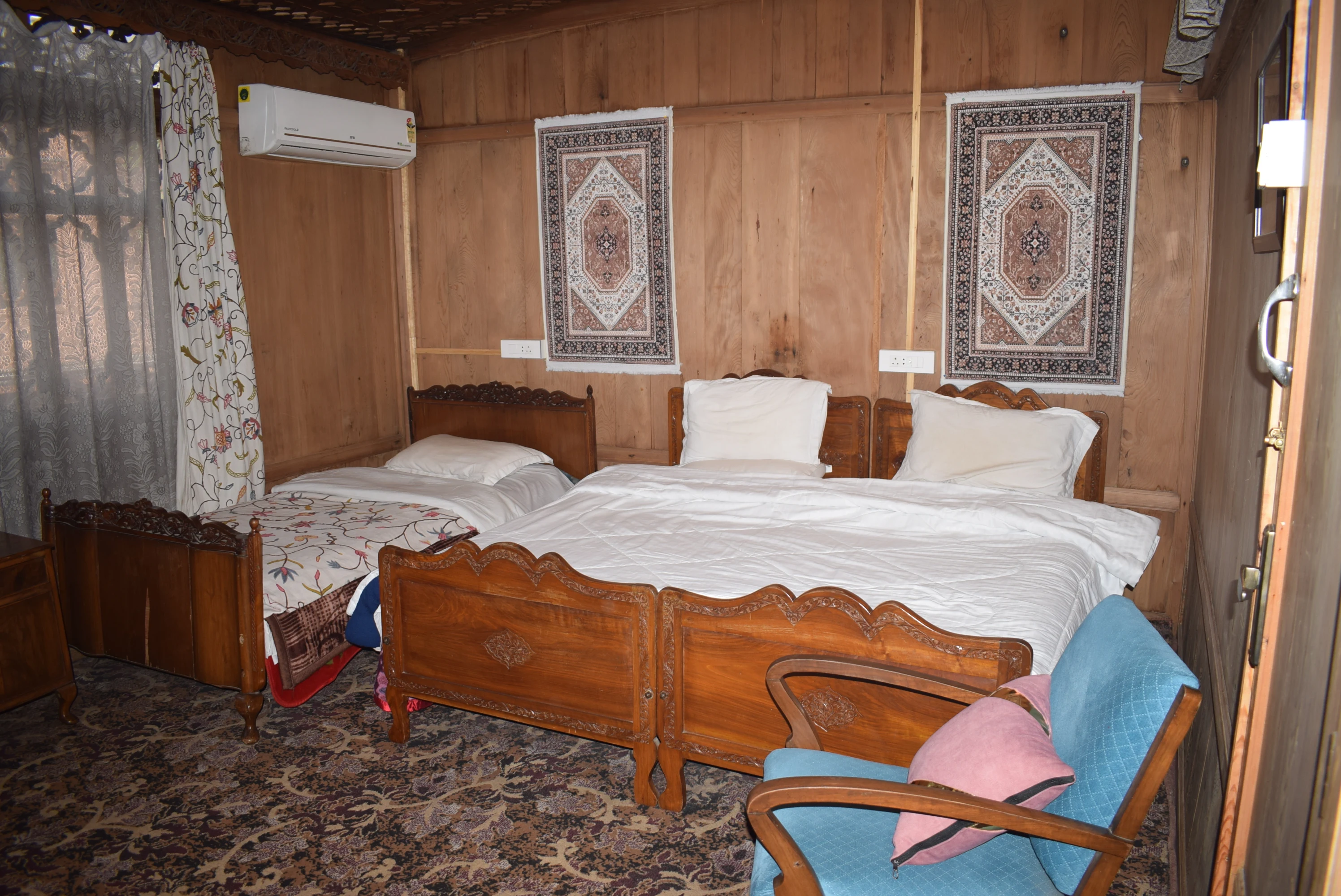 Royal Couple Suite Houseboat Kashmir
