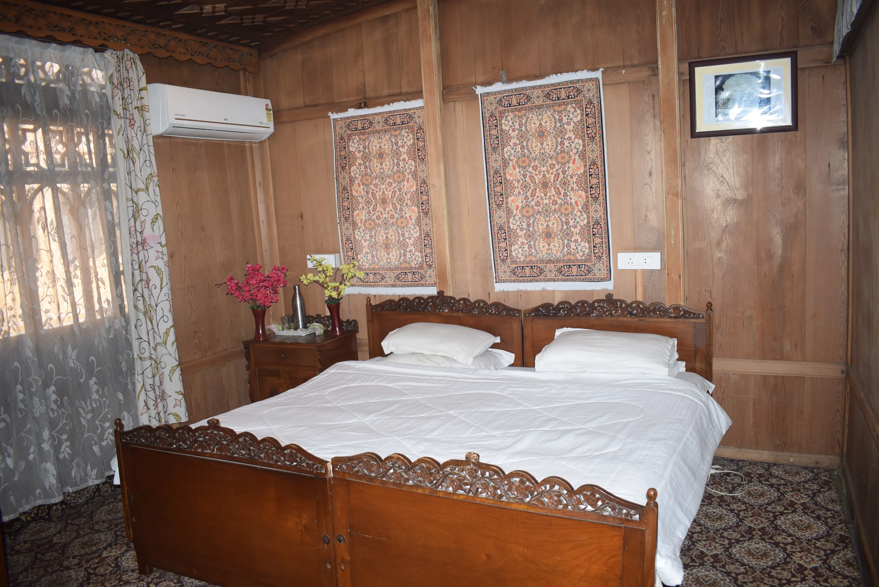Grand Family Suite Houseboat Dal Lake
